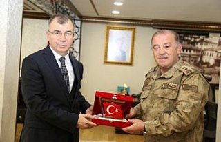 Tümgeneral Hacıoğlu'ndan Vali Doruk'a ziyaret