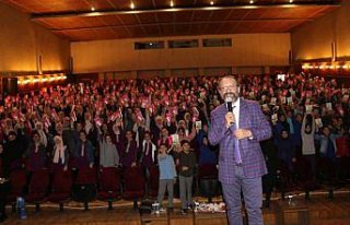 Yazar Sinan Yağmur Çorum'da okurlarıyla buluştu