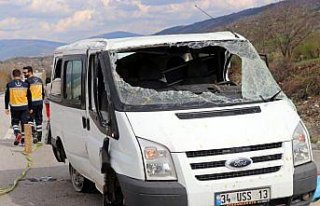 Amasya'da minibüs devrildi: 1 ölü, 2 yaralı