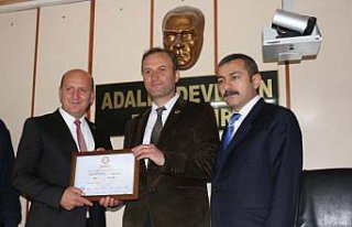 Belediye başkanları mazbatalarını aldı