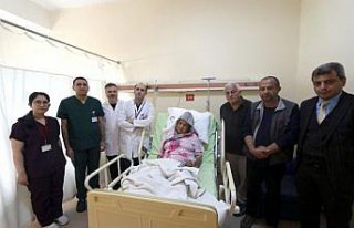 Beyin felci geçiren iki hasta 