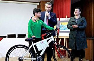 Gülsüm Sami Kefeli Ortaokulunda ödül töreni