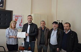 Muhtarlar mazbatalarını alıyor