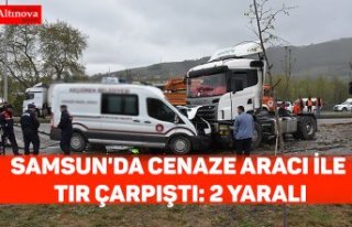 Samsun'da cenaze aracı ile tır çarpıştı:...