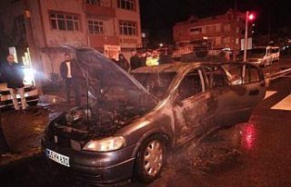 Samsun'da hareket halindeki otomobil yandı