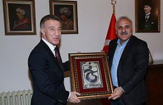 Trabzonspor yönetiminden Belediye Başkanı Zorluoğlu'na...