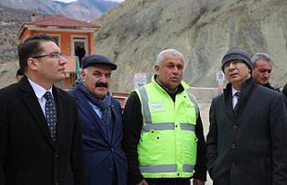 Vali Doruk, Ardanuç'ta kırma eleme ve asfalt tesisini...