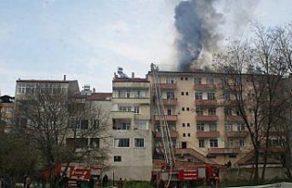 Vezirköprü'de çatı yangını