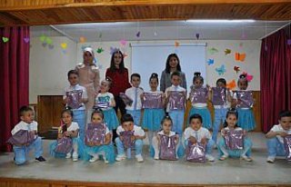 Ana sınıfı öğrencilerinden Anneler Günü programı