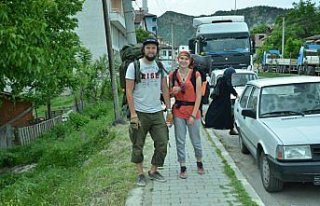 İngiliz çift otostopla dünyayı geziyor