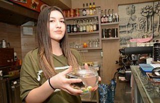 Kafedeki süs balıklarını telef eden karga güvenlik...