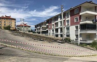 Karabük'te yolda çatlaklar oluştu