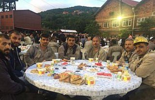 Madenciler iftar yaptı