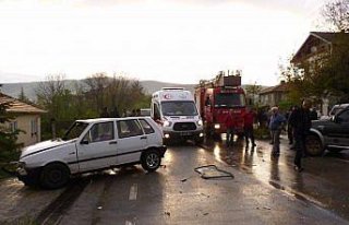 Mengen'de kamyonetle otomobil çarpıştı: 4 yaralı