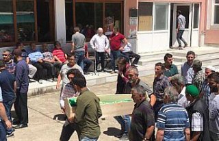 Rize'de çatıdan düşerek ölen çocuk defnedildi