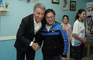 Trabzonspor Kulübü Başkanı Ağaoğlu, engelli...