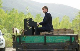 Traktör römorkunda piyano resitali