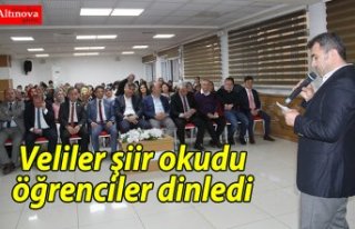 Veliler şiir okudu öğrenciler dinledi 
