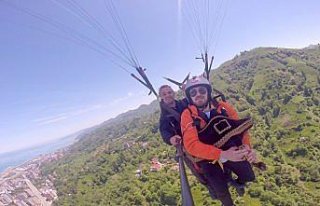 Yamaç paraşütü yaparken tulum çaldı