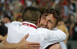 Yeni Çorumspor kupasını aldı