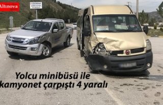 Yolcu minibüsü ile kamyonet çarpıştı 4 yaralı