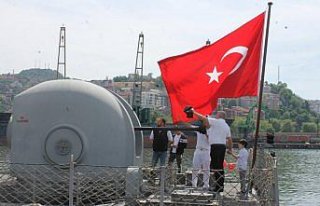 Zonguldak'ta askeri gemi ziyarete açıldı