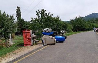 Amasya'da traktör devrildi: 4 yaralı