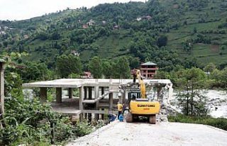 Fırtına Vadisi'nde kaçak yapıların yıkımı...