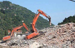 Fırtına Vadisi'nde kaçak yapıların yıkımına...