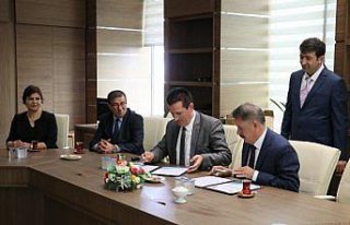 Hükümlüler kamu yararına çalışarak sokakları...