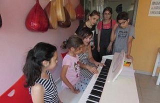 Kavak HEM'den ücretsiz piyano kursu