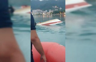 Rize'de balıkçı teknesi alabora oldu