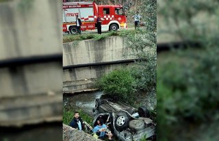 Tokat'ta otomobil su kanalına devrildi: 4 yaralı