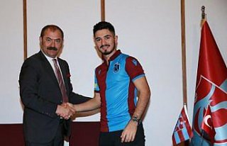 Trabzonspor, Fıratcan Üzüm'le sözleşme imzaladı