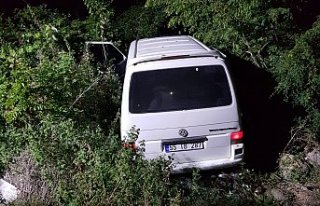 BAFRA'DA ARAÇ ŞARAMPOLE UÇTU