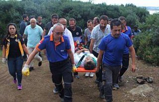 Balık tutmak isterken kayalıklardan denize düştü