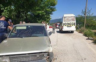 Düzce'de minibüs ile otomobil çarpıştı: 4 yaralı