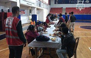 Kızılay Düzce'deki sel bölgesine helikopterle...