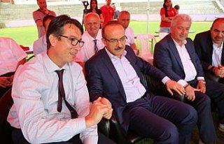 Oğlunun final maçını bilgisayardan takip etti