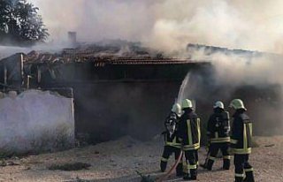 Çorum'da hırdavat deposu yandı