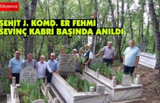 ŞEHİT J. KOMD. ER FEHMİ SEVİNÇ KABRİ BAŞINDA...
