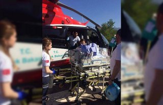 Ambulans helikopter 5 günlük bebek için havalandı