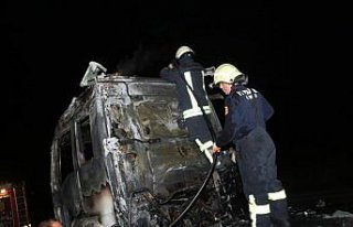 Çorum'da seyir halindeki tır yandı