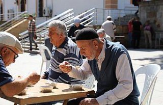 Merzifon’da vatandaşlara aşure dağıtıldı