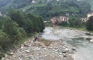 Rize'de derede kaybolan kişinin aranmasına yeniden...
