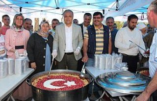 Suluova'da vatandaşlara aşure dağıtıldı