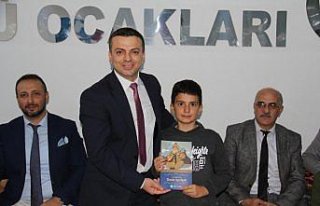 Bafra'da çocuklara Dede Korkut hikaye kitabı hediye...