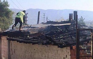 Boyabat'ta çatı yangını