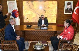 Dünya ikincisi boksörden Başkan Vergili'ye ziyaret