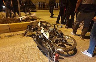 Düzce'de motosikletle ticari taksi çarpıştı:...